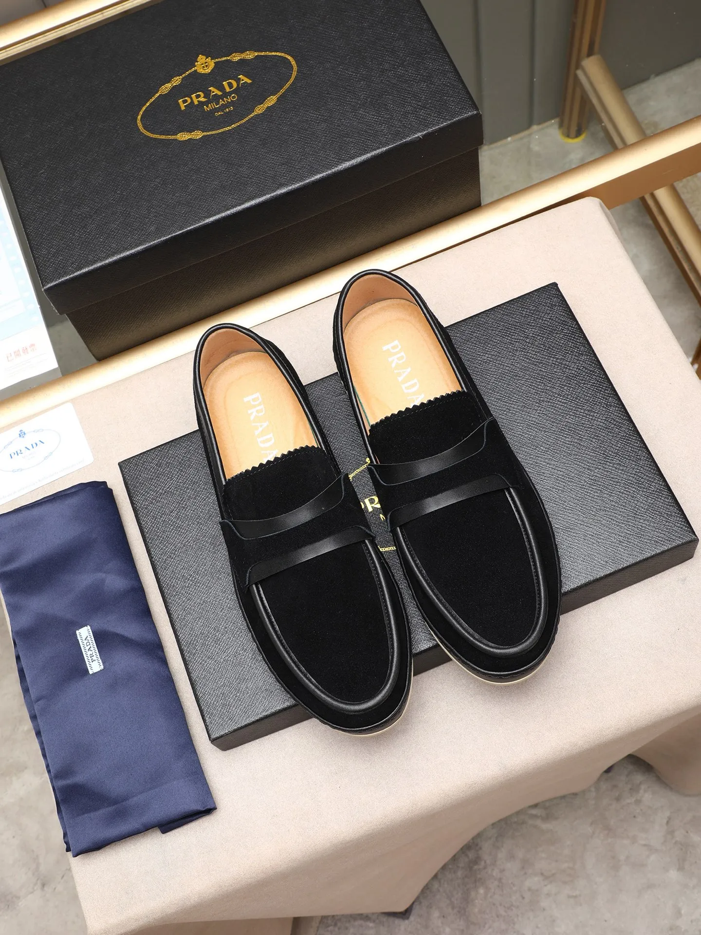 Men's men's shoes 💰P420 🆕🔥New update🔥👟PRADA (Prada) new products are released, imported soft cowhide, fashionable to allow air to penetrate the entire shoe, and the awesome shoes [strong] bring an extremely comfortable and breathable feeling! Beautiful inside and out! Exquisite workmanship, top-grade cowhide material, 😌Number: 38~44 (45 customized) 4 colors of black, blue, gray to choose from.